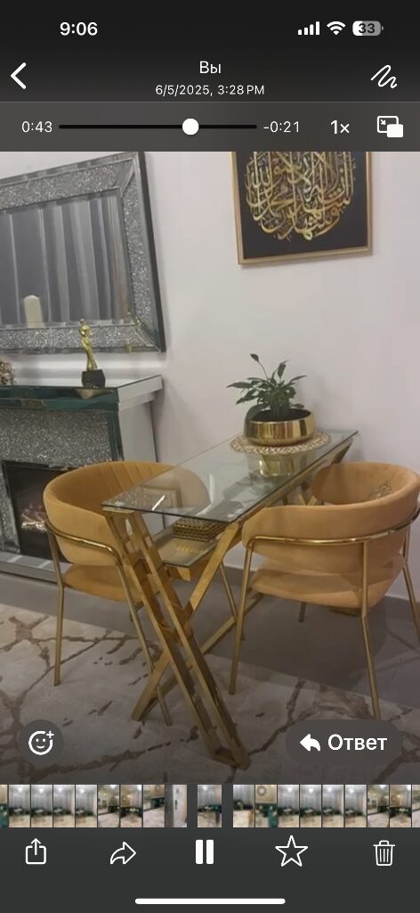 Table and chairs. Стол и стулья