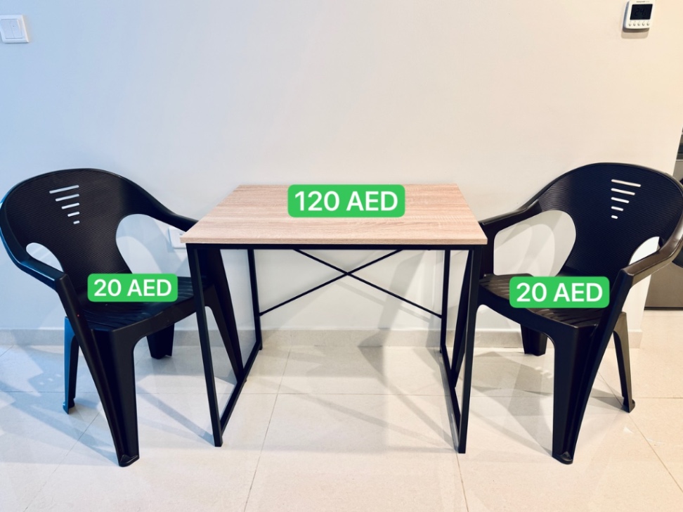 Стол и стулья