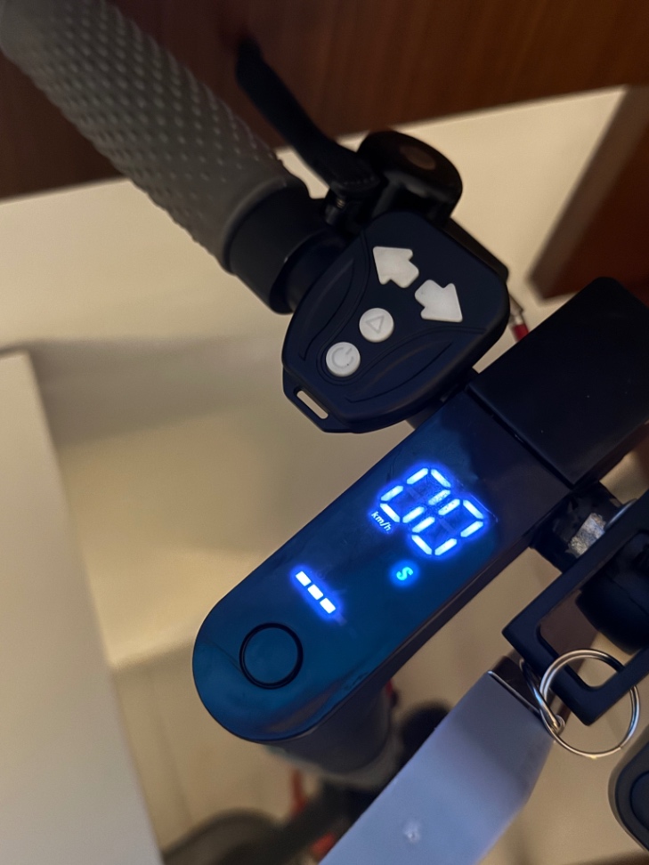 Скутер с дополнительной батареей