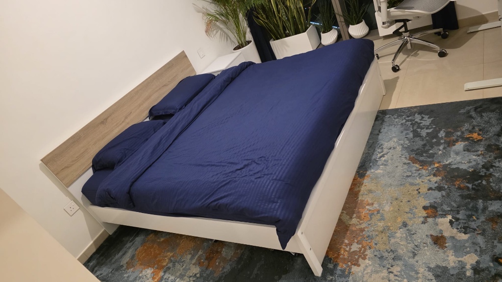 Кровать продам  торг возможен срочно самовывоз