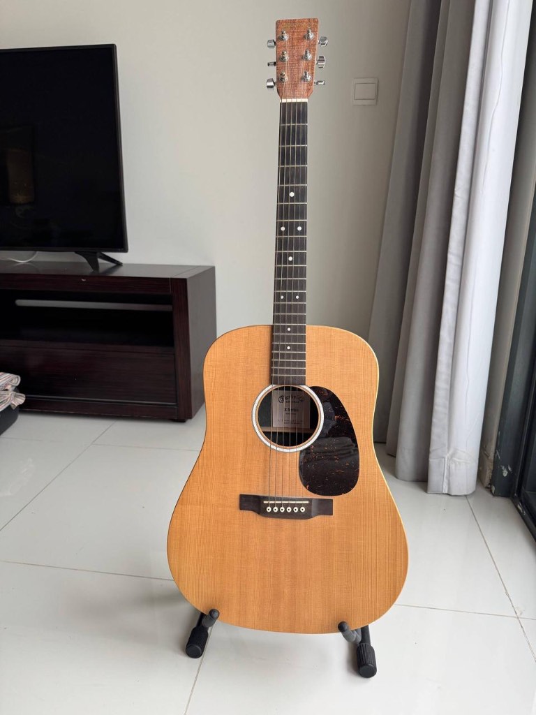 Продаю гитару Martin DX1AE
